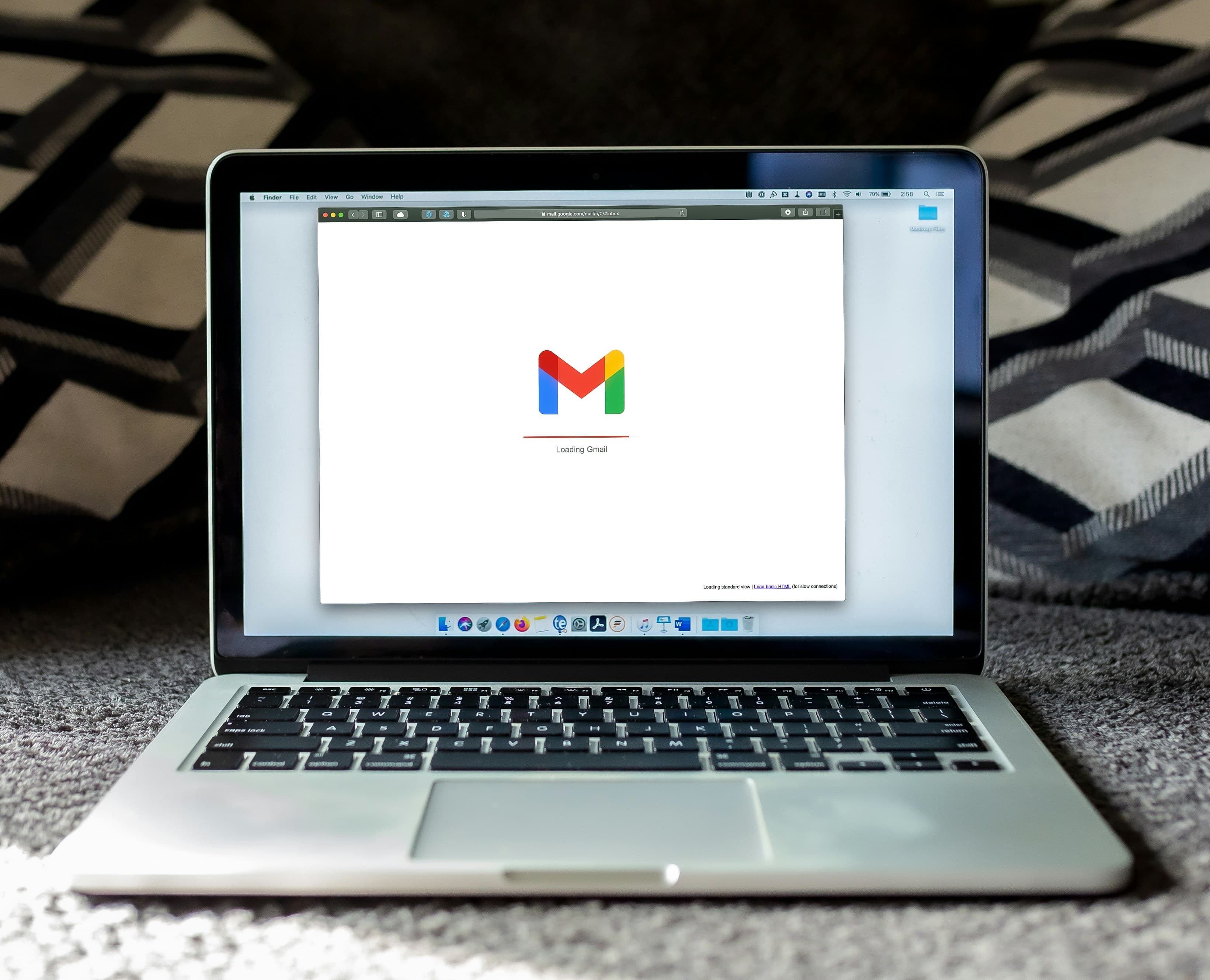 Cold Email Guide: Write Emails That Convert [2025 Playbook]